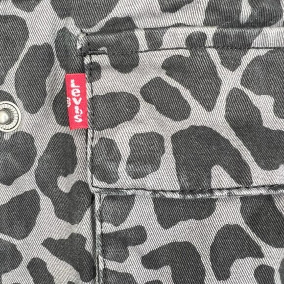 NWT Levi’s Hidden Full Zip & Snap Denim Jacket 4 Snap Pockets Tie Belt SMALL - Picture 12 of 16